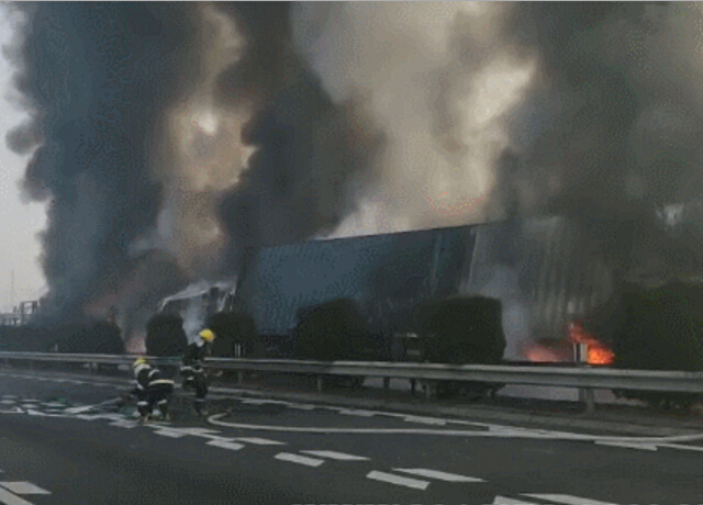 Qingdao Shenhai Expressway rear-end accident